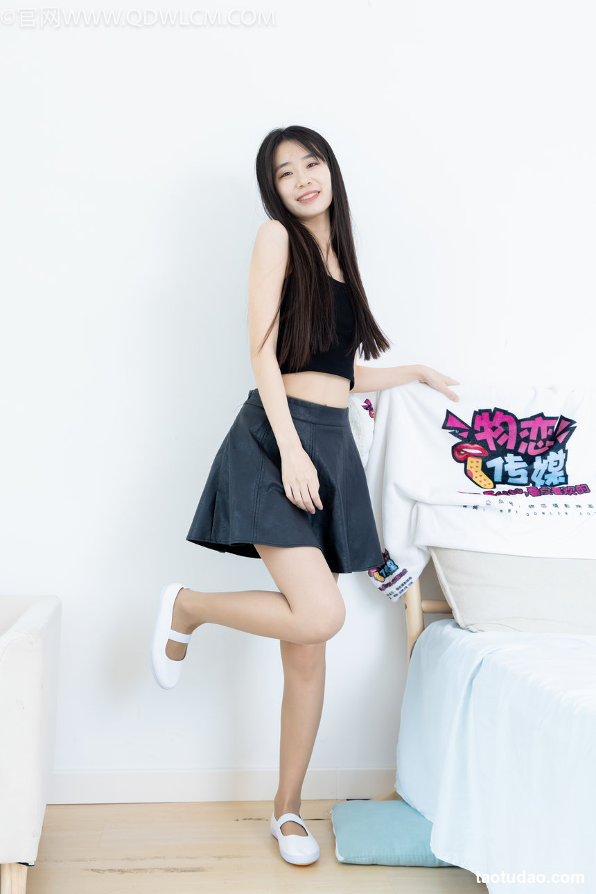 物恋传媒 No.2623 小暖-高跟鞋、白棉袜、裸足 [162P1V-3.90GB]