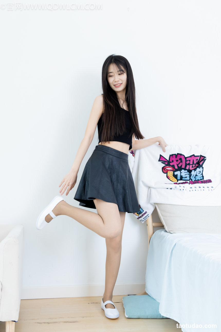 物恋传媒 No.2623 小暖-高跟鞋、白棉袜、裸足 [162P1V-3.90GB]