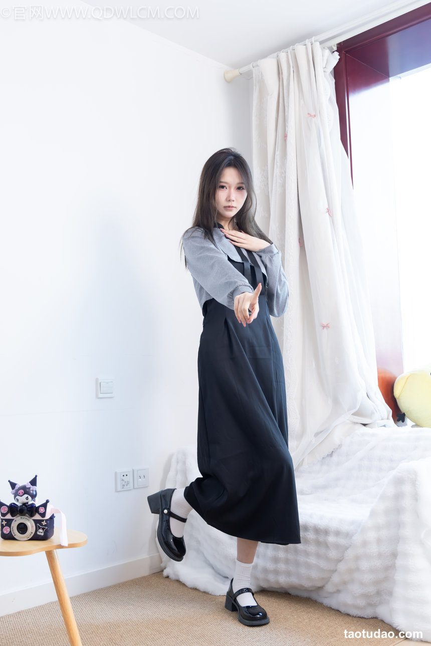 物恋传媒 No.2628 泡泡-高跟鞋、薄黑丝、丝带 [157P1V-4.53GB]