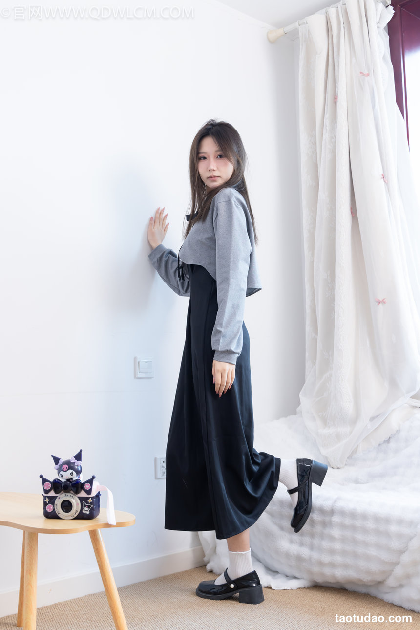 物恋传媒 No.2628 泡泡-高跟鞋、薄黑丝、丝带 [157P1V-4.53GB]