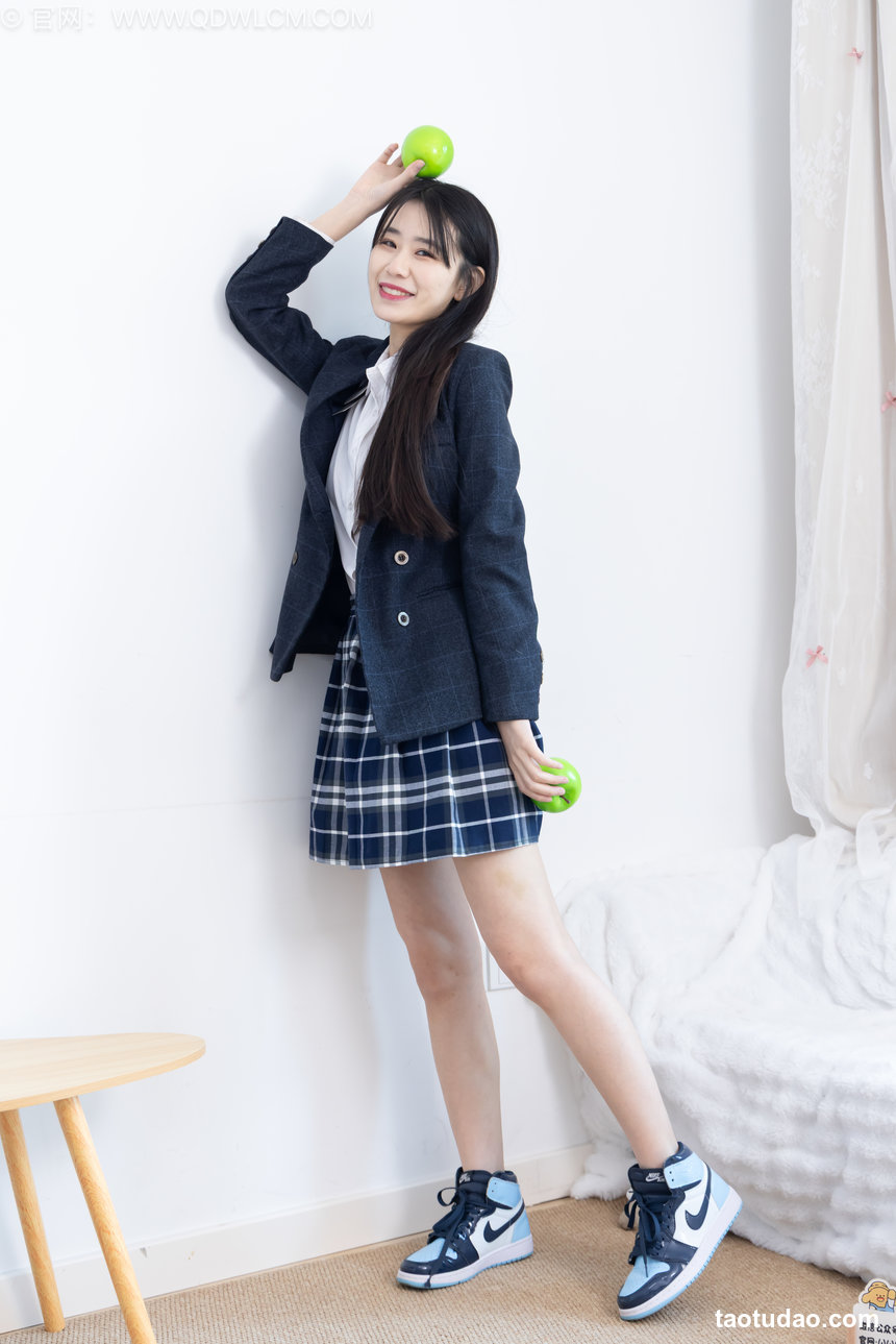 物恋传媒 No.2629 南星-皮鞋、白棉袜、裸足 [150P1V-3.66GB]