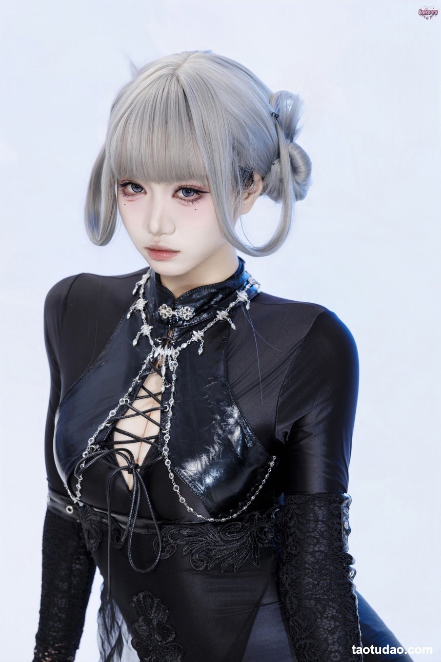 柒柒要乖哦 –黑靡烟旗袍[108P+2V-1.88G]