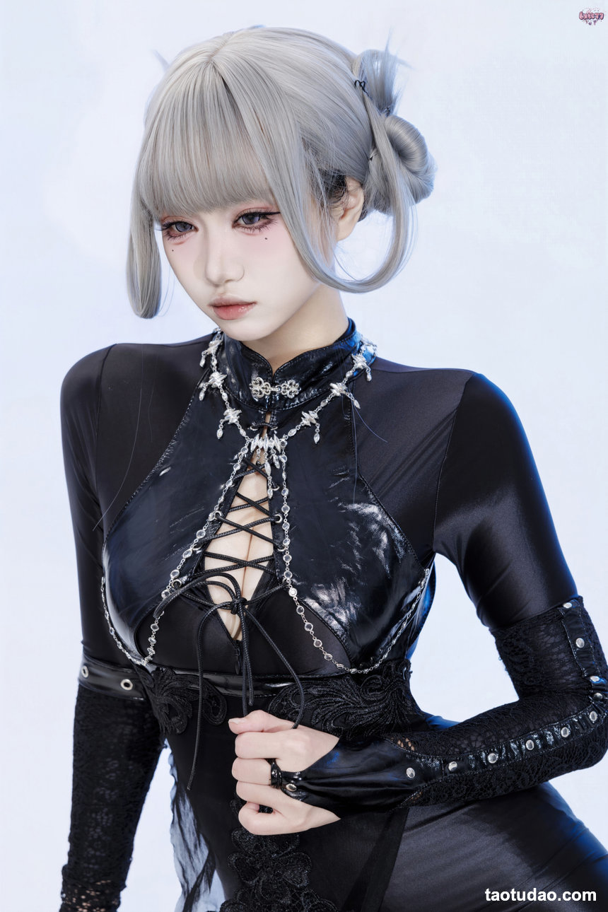 柒柒要乖哦 –黑靡烟旗袍[108P+2V-1.88G]