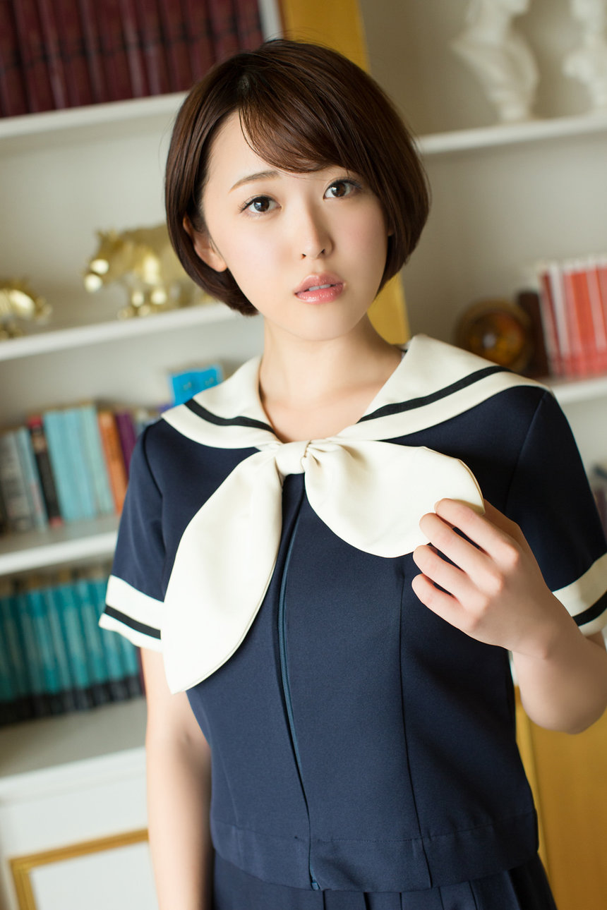 忍野さら写真集「濃蜜な課外授業 姉セーラースペシャル」