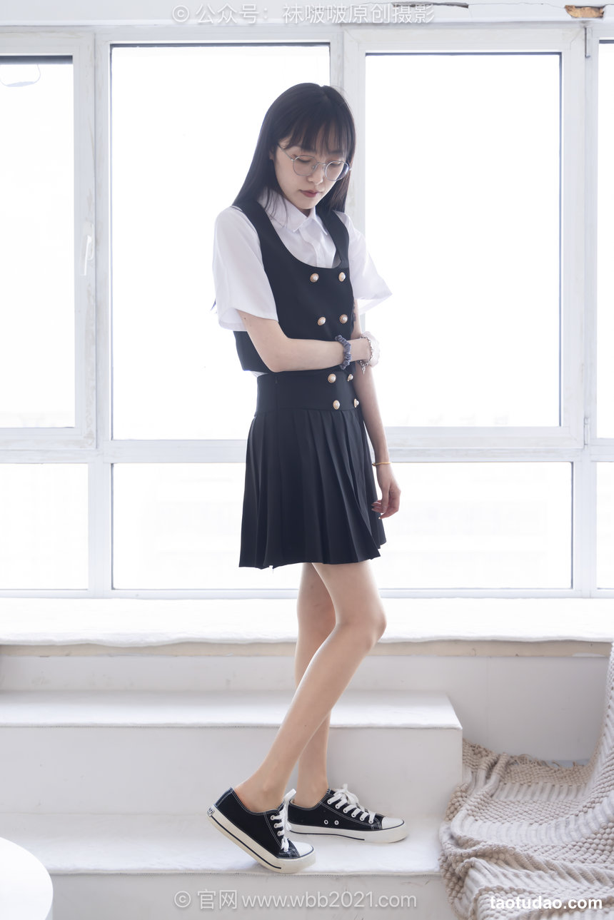 BoBoSocks袜啵啵 No.657 稚予-板鞋、帆布鞋、油亮薄肉丝、裸足、jk制服 [155P1V-4.90GB]