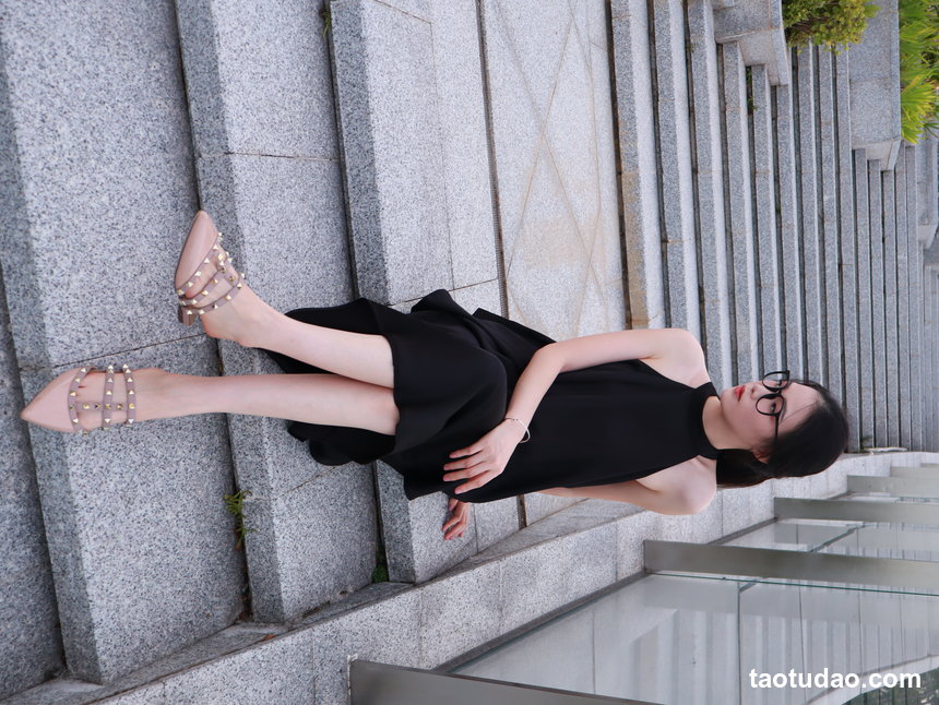 约拍系列 018号作品 02框眼镜小妹[258P+55V／4.30GB]