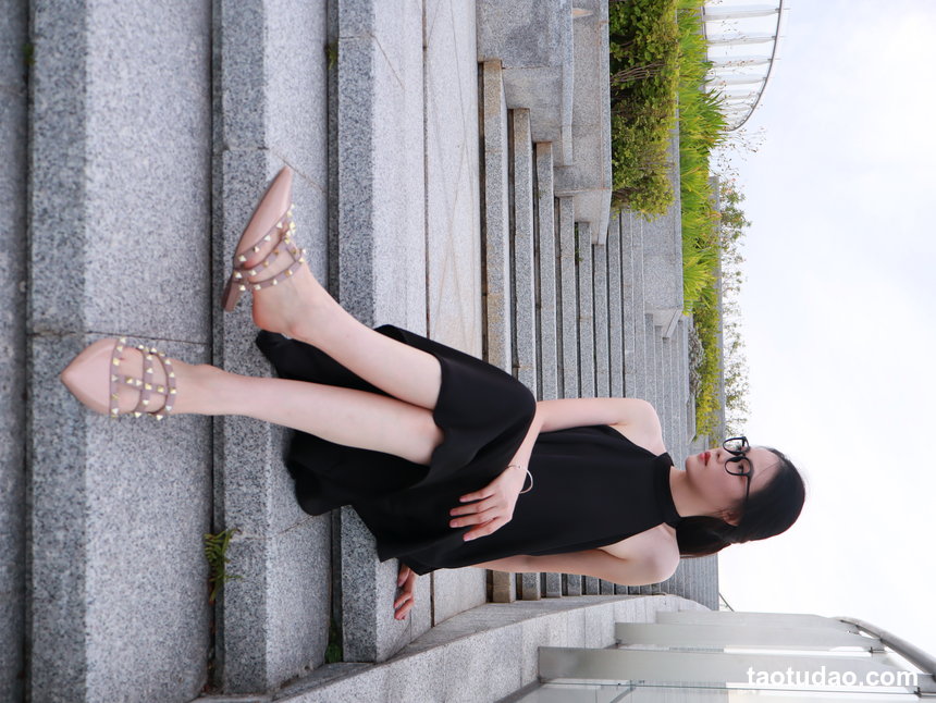 约拍系列 018号作品 02框眼镜小妹[258P+55V／4.30GB]