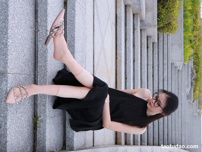 约拍系列 018号作品 02框眼镜小妹[258P+55V／4.30GB]