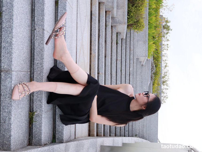 约拍系列 018号作品 02框眼镜小妹[258P+55V／4.30GB]