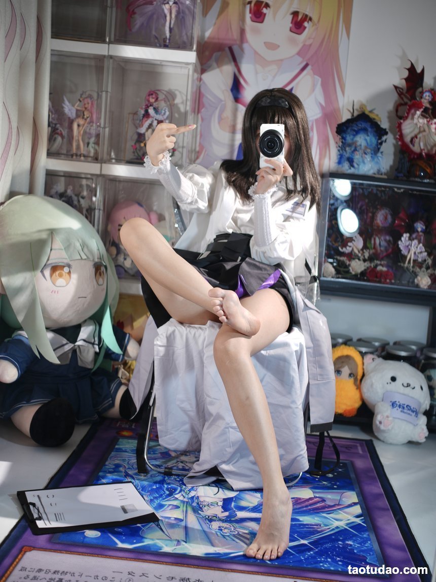 白栎Shirly – 明日方舟 普瑞赛斯博士服[130P+25V-5.76G]