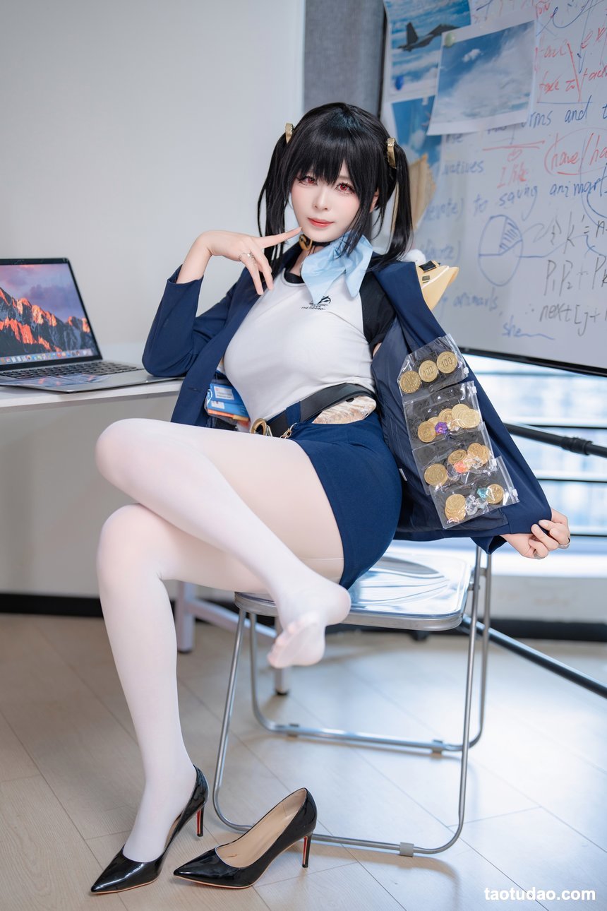 轩萧学姐 –  Nikke胜利女神 索拉[50P-158M]