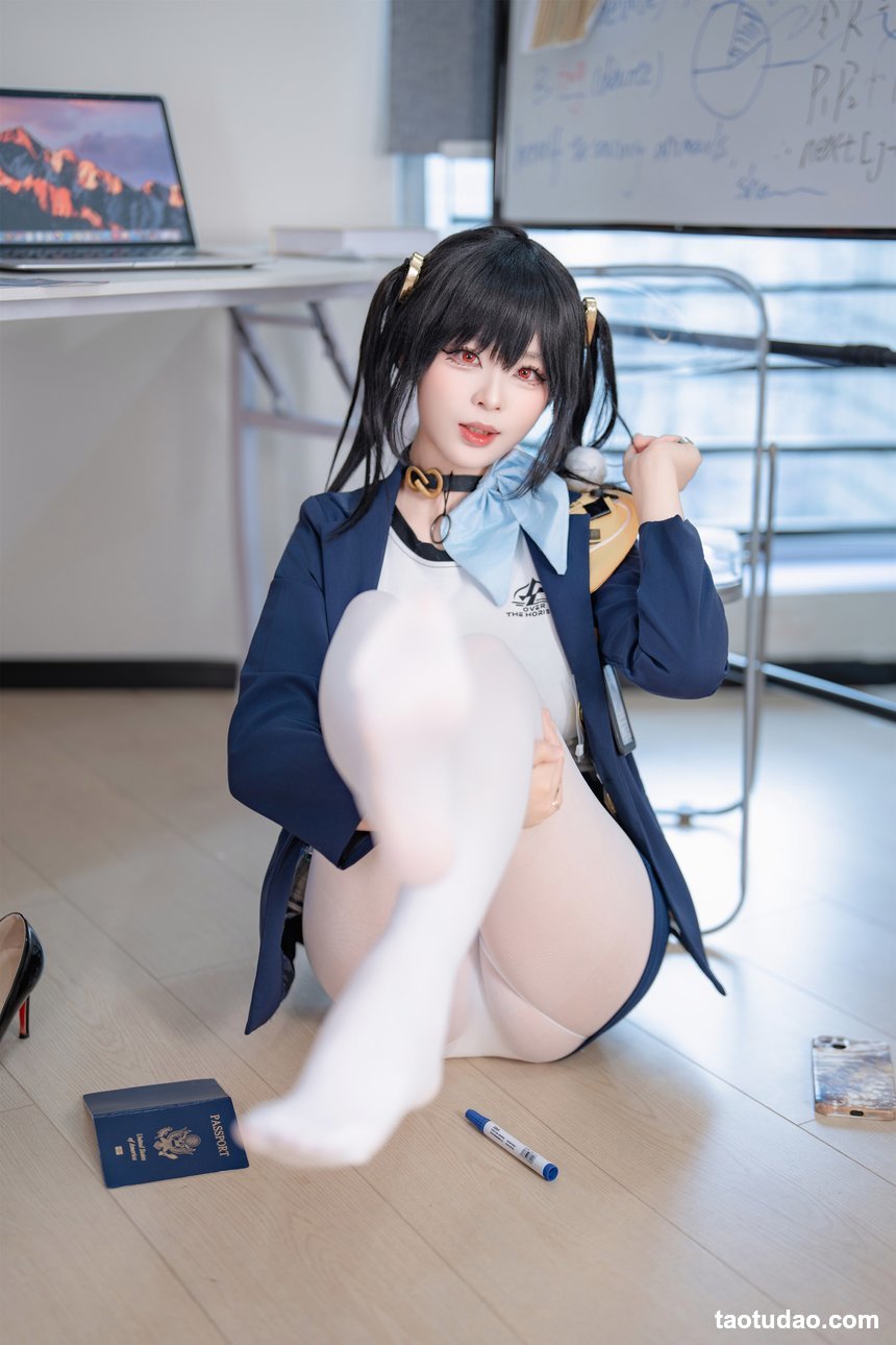 轩萧学姐 –  Nikke胜利女神 索拉[50P-158M]