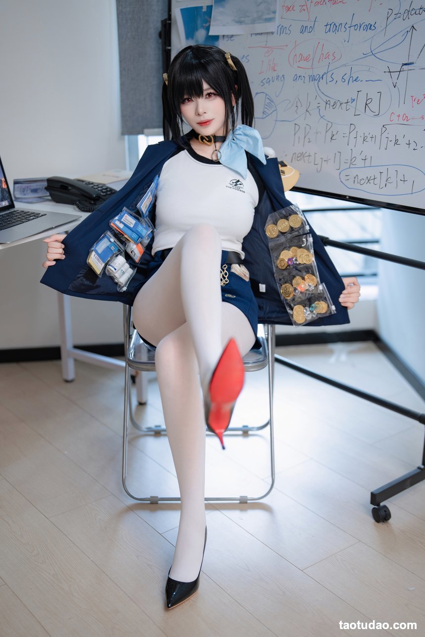 轩萧学姐 –  Nikke胜利女神 索拉[50P-158M]