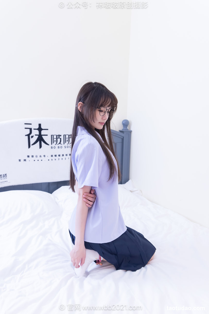 BoBoSocks袜啵啵 No.661 甜甜圈-按摩拖鞋、白棉袜、裸足、jk制服 [166P1V-6.84GB]