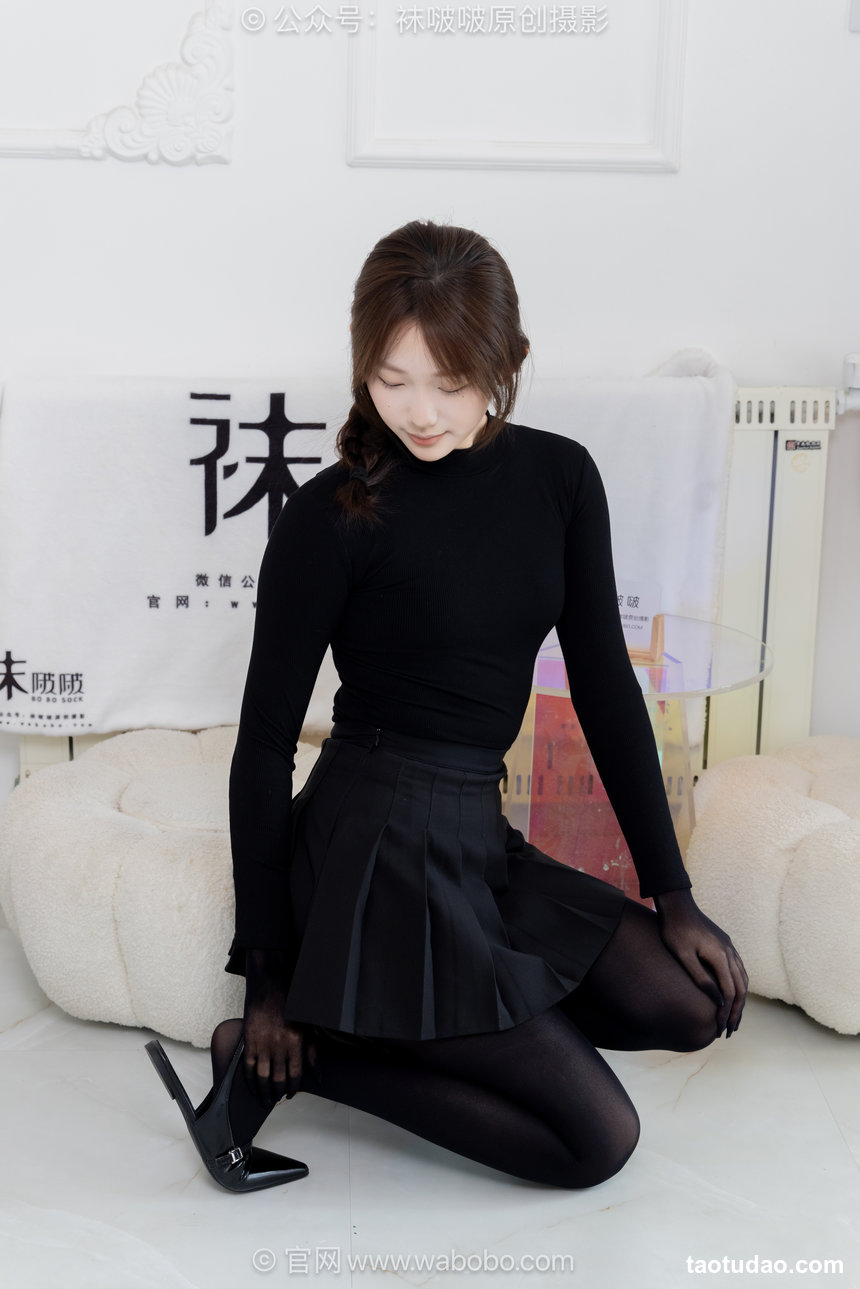 BoBoSocks袜啵啵 No.668 香菜-平底鞋、厚黑丝五指袜、黑丝手套 [179P1V-6.83GB]