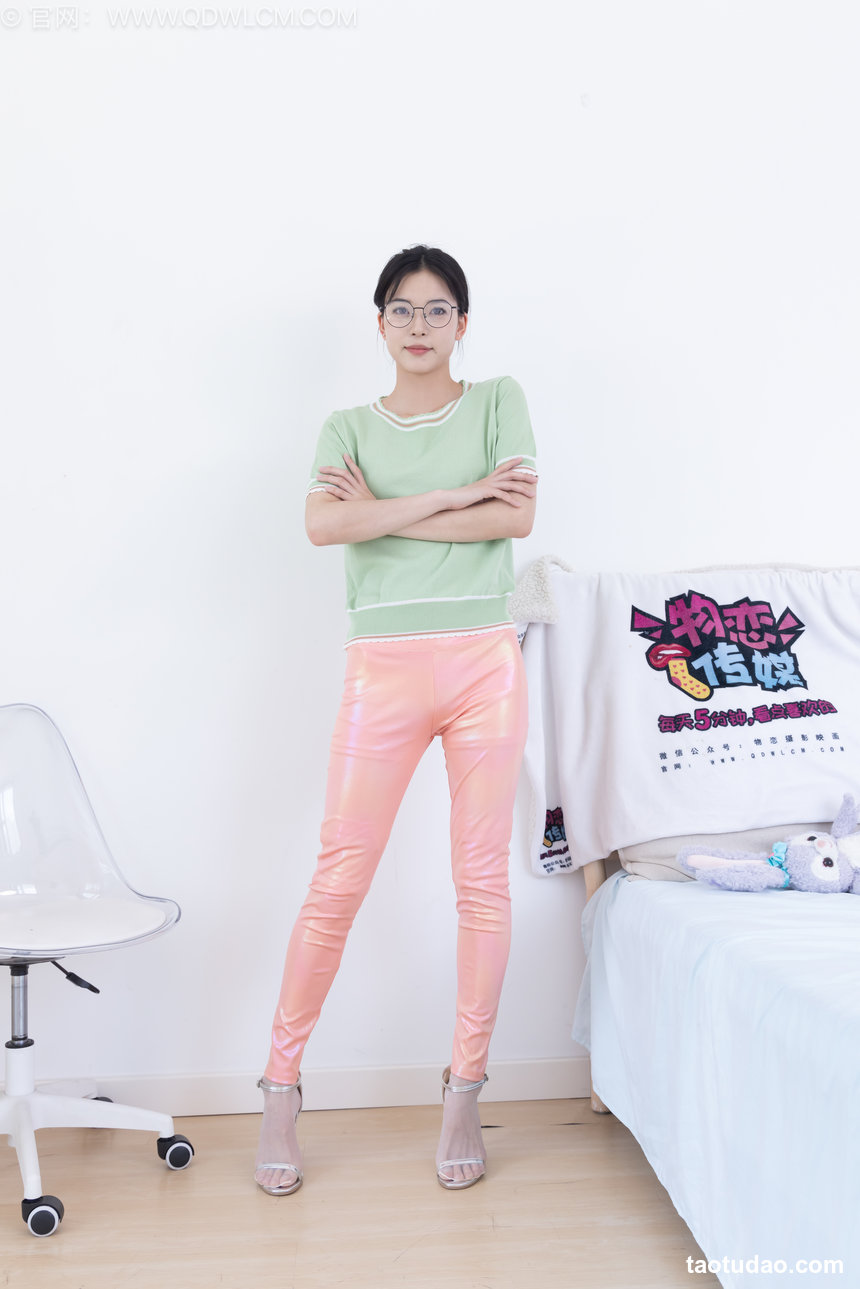 物恋传媒 No.2633 茯苓-高跟凉鞋、薄白丝、皮裤裤里丝 [160P1V-3.81GB]