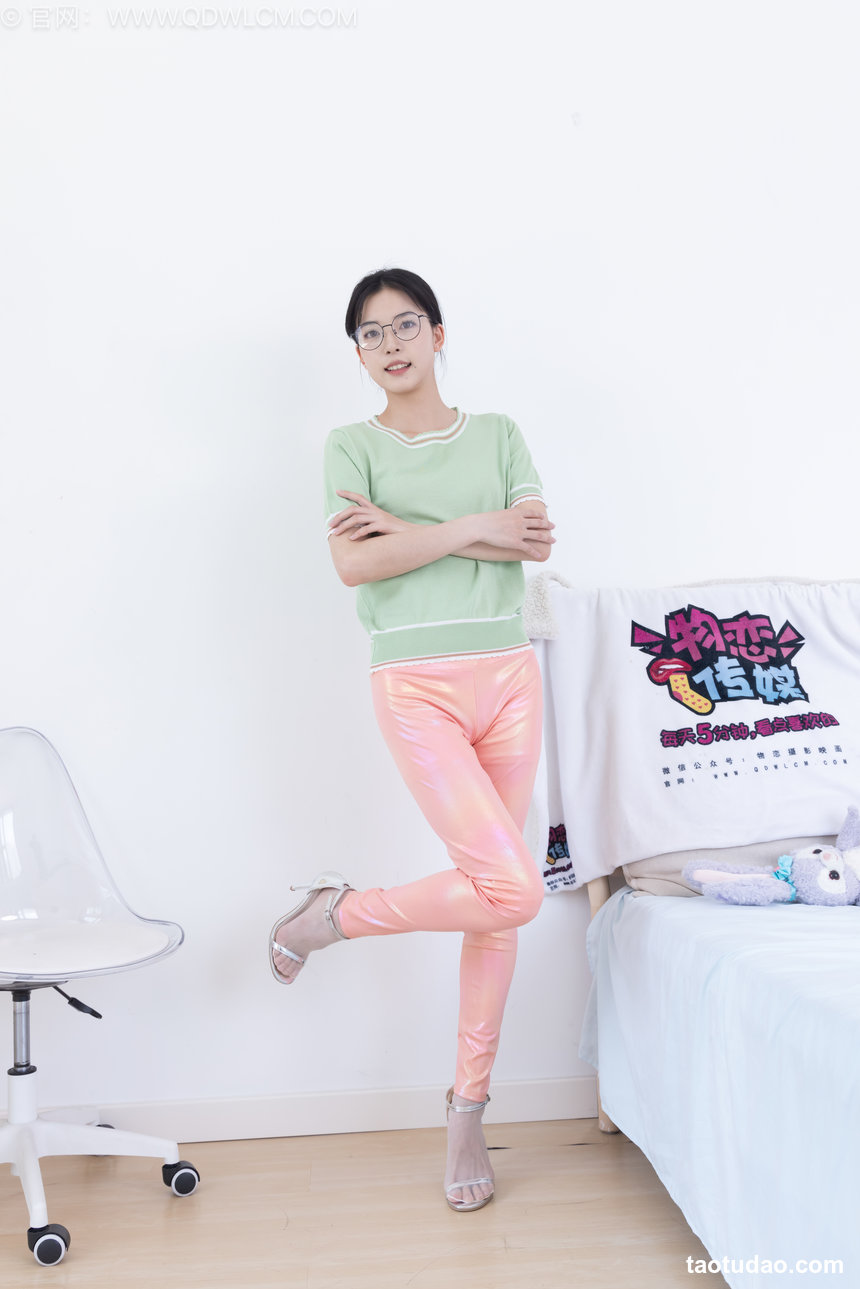 物恋传媒 No.2633 茯苓-高跟凉鞋、薄白丝、皮裤裤里丝 [160P1V-3.81GB]