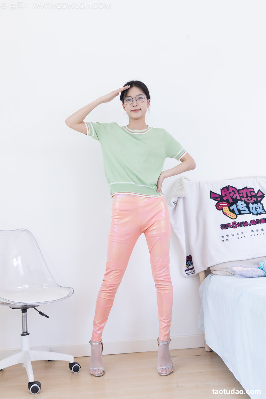 物恋传媒 No.2633 茯苓-高跟凉鞋、薄白丝、皮裤裤里丝 [160P1V-3.81GB]