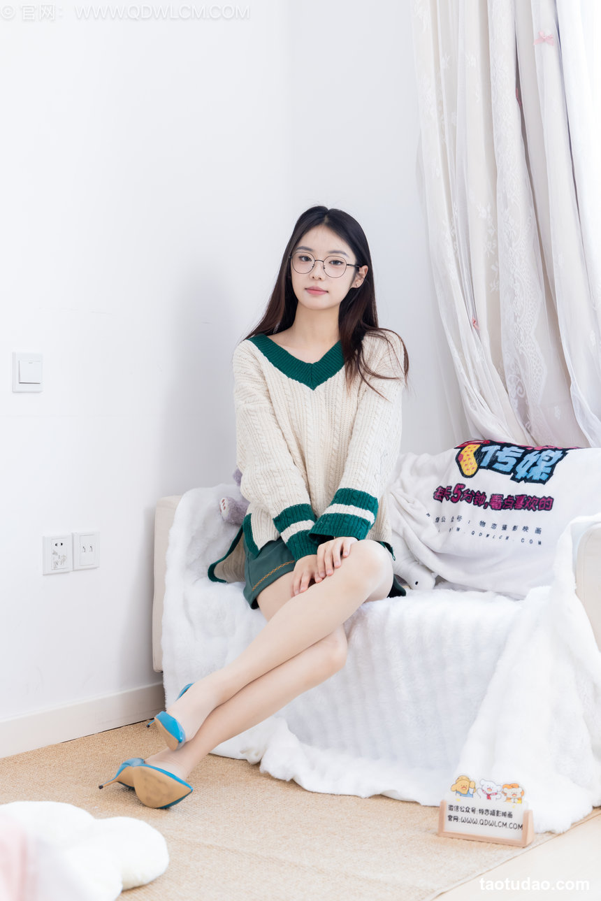 物恋传媒 No.2635 青提-高跟凉鞋、薄肉丝、裸足 [150P1V-6.61GB]