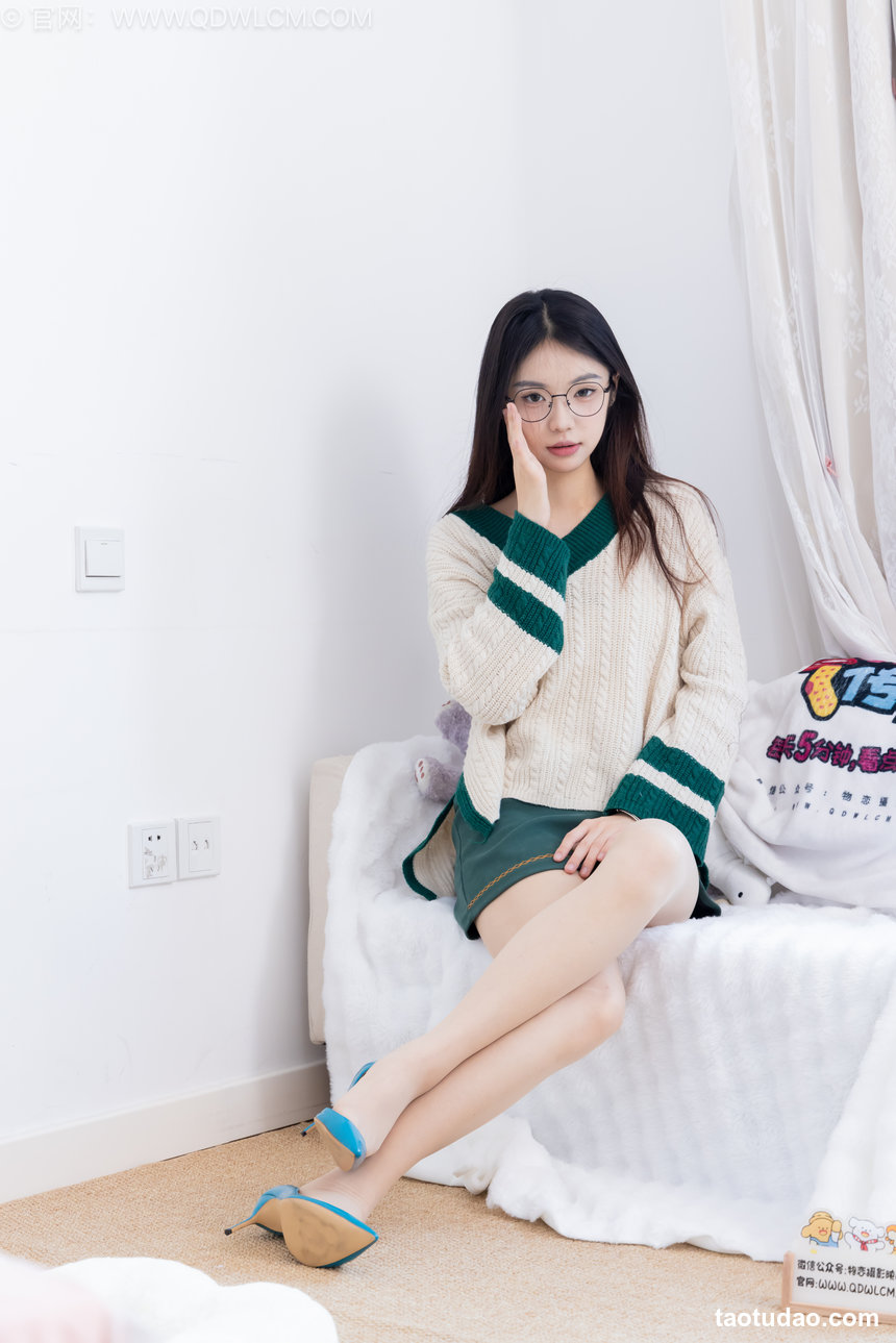 物恋传媒 No.2635 青提-高跟凉鞋、薄肉丝、裸足 [150P1V-6.61GB]