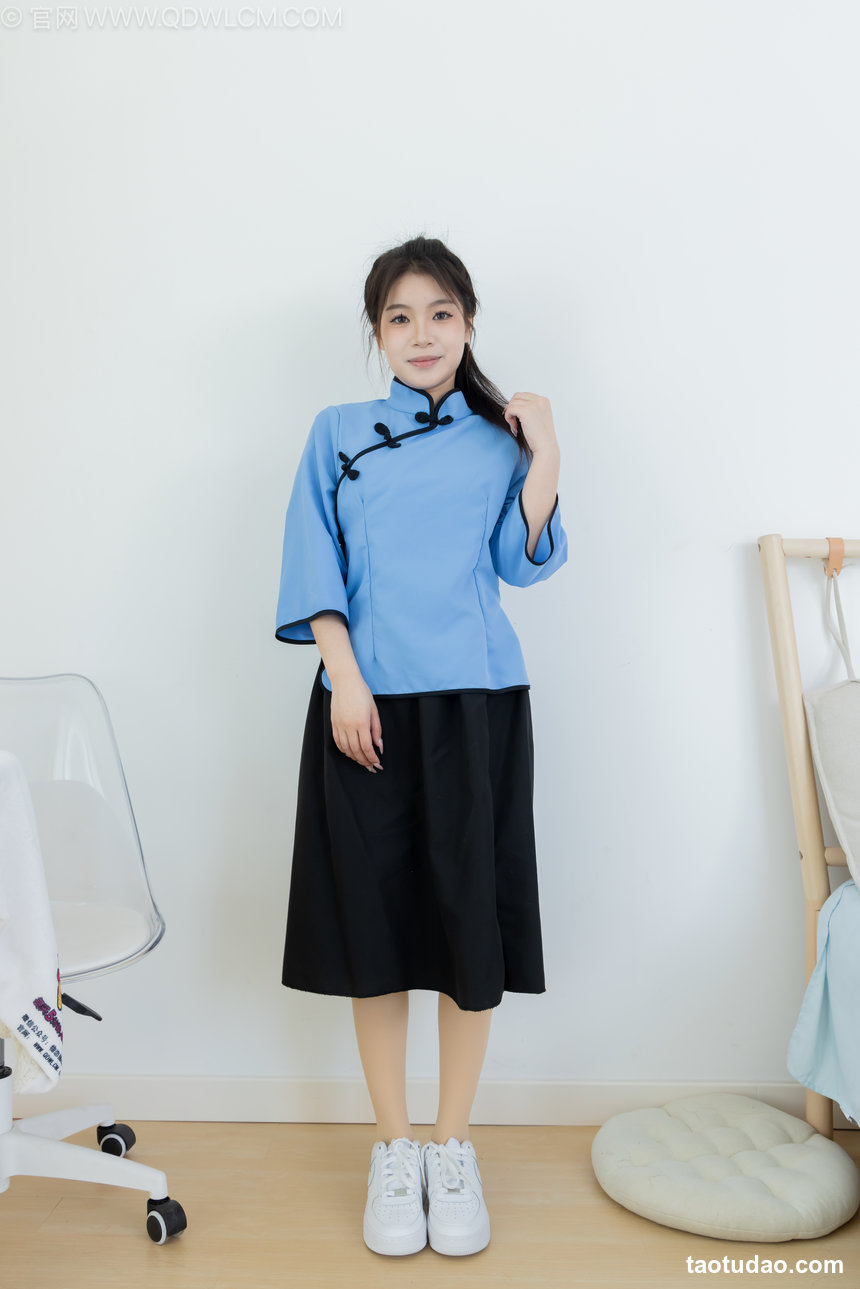 物恋传媒 No.2639 闪闪-板鞋、厚肉丝、民国风 [158P1V-3.89GB]