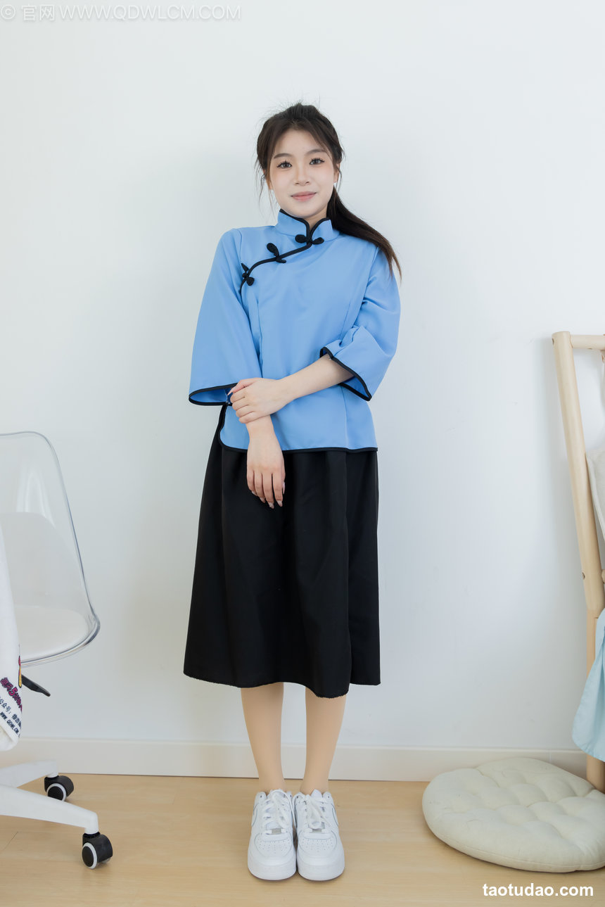 物恋传媒 No.2639 闪闪-板鞋、厚肉丝、民国风 [158P1V-3.89GB]