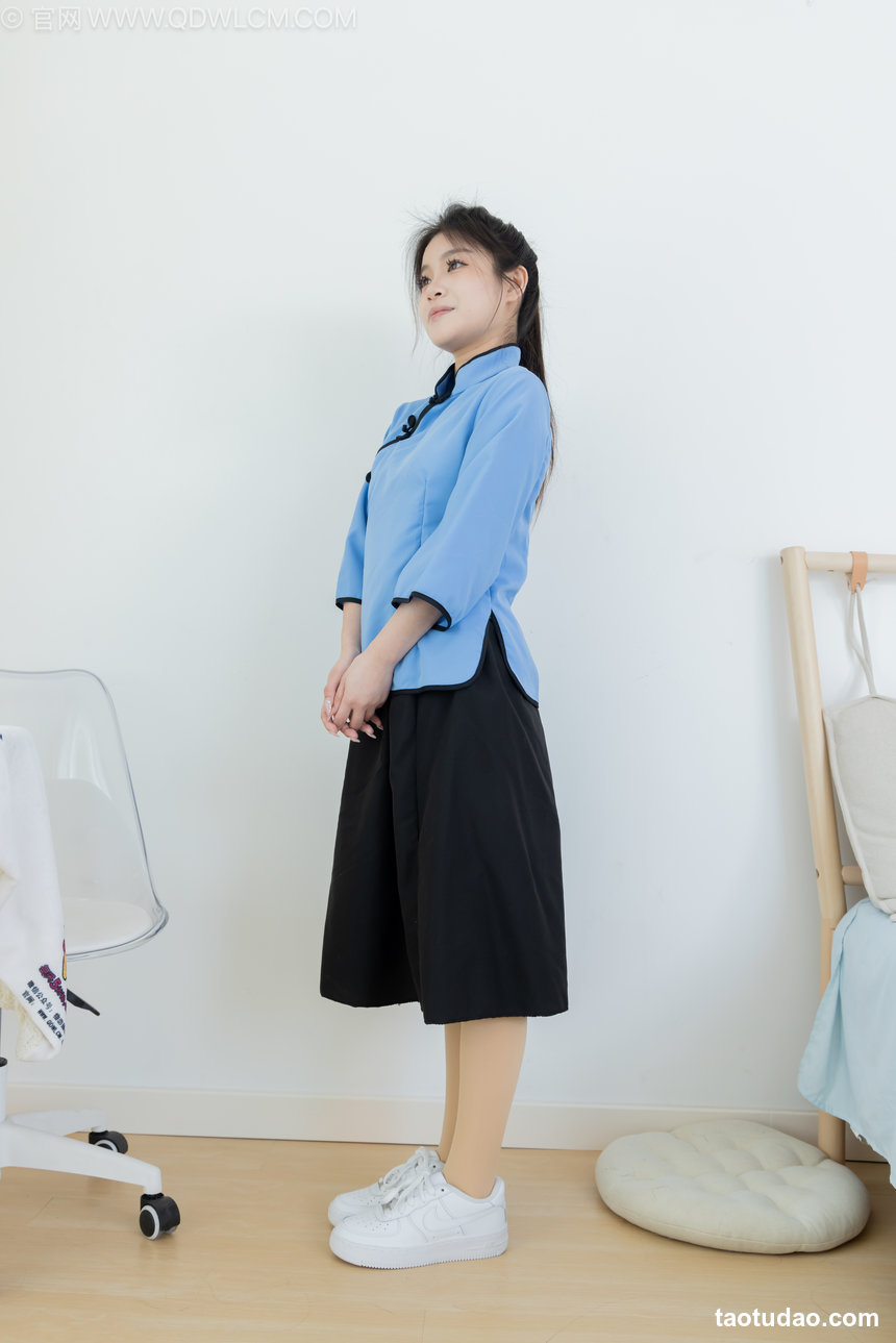 物恋传媒 No.2639 闪闪-板鞋、厚肉丝、民国风 [158P1V-3.89GB]