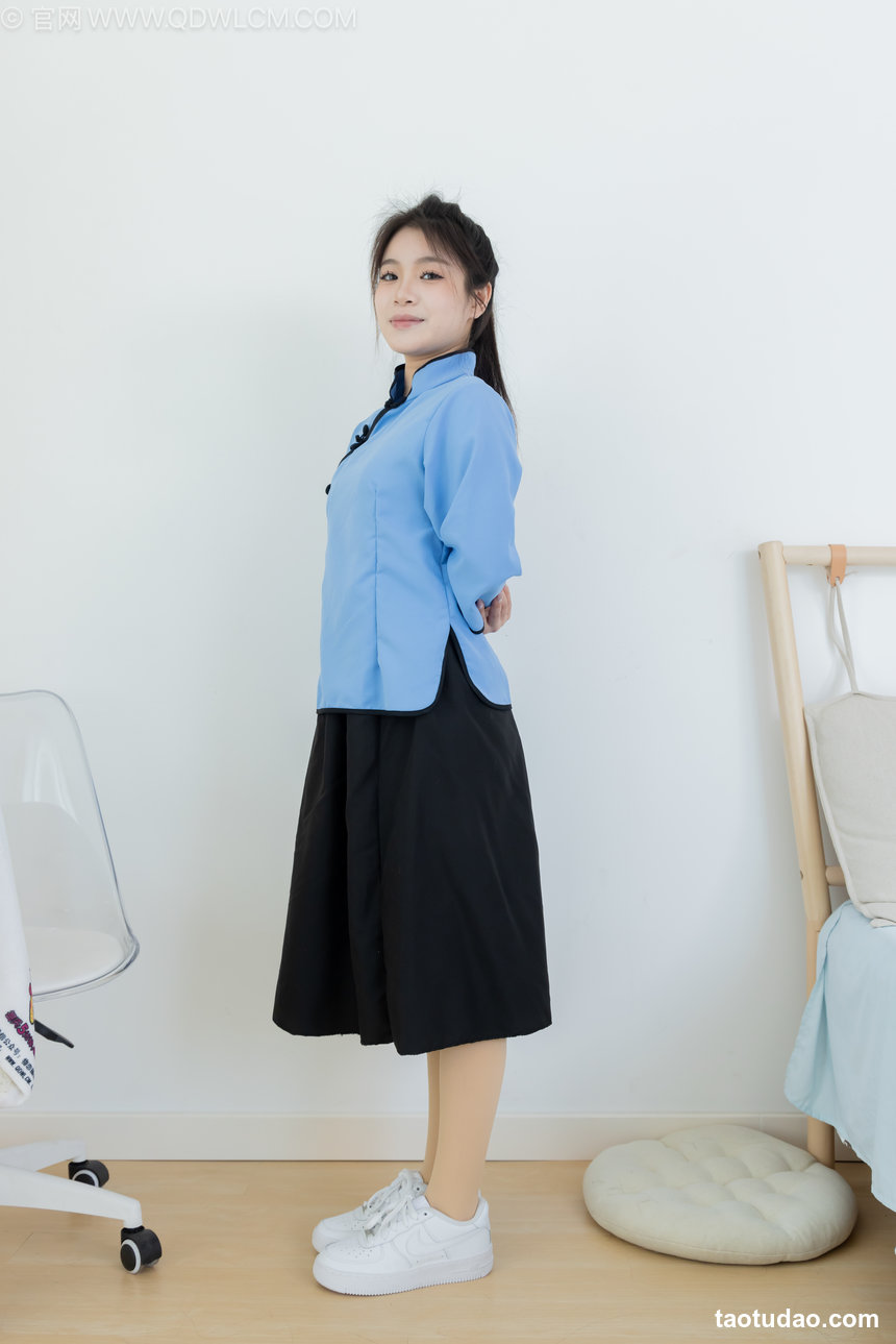 物恋传媒 No.2639 闪闪-板鞋、厚肉丝、民国风 [158P1V-3.89GB]