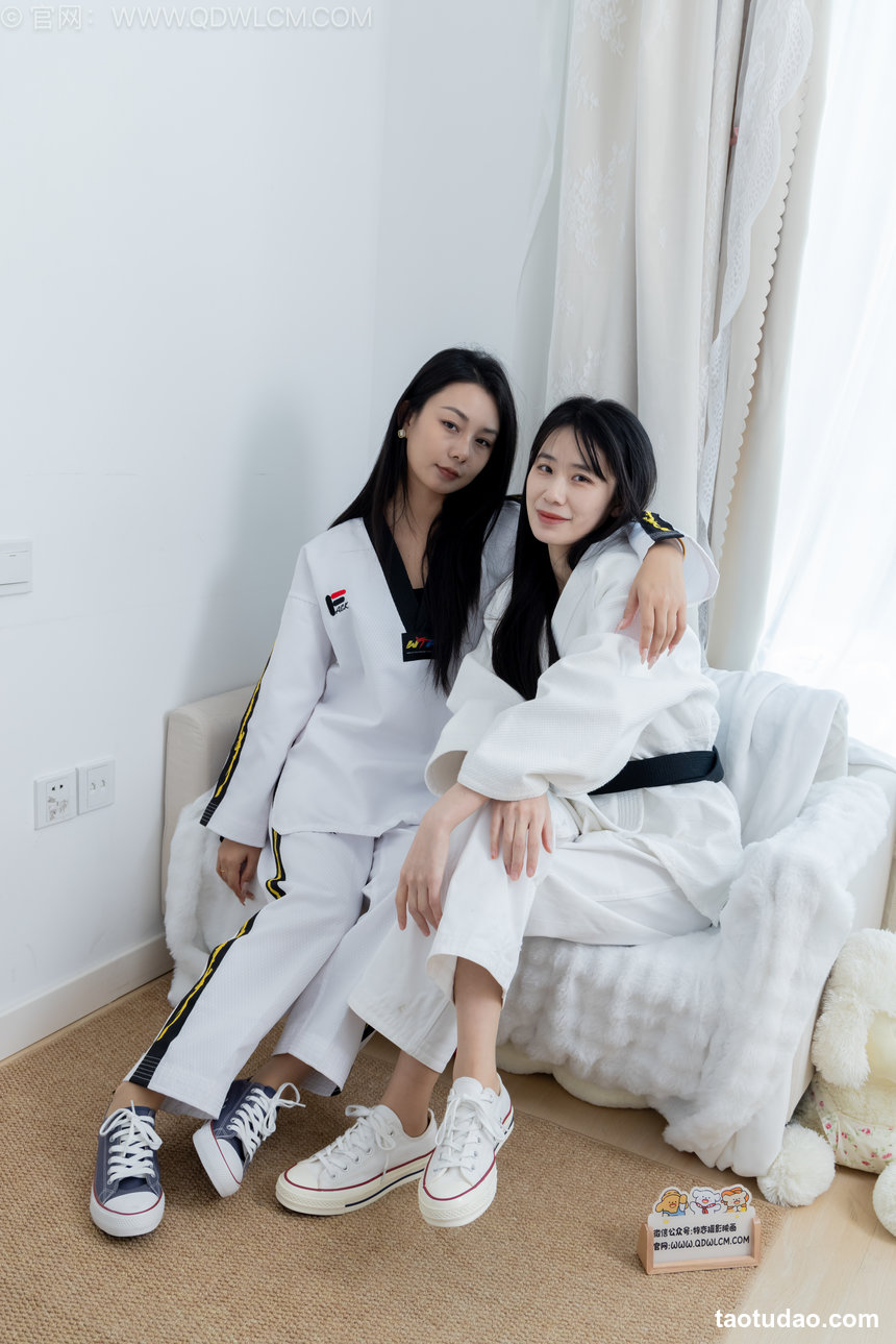 物恋传媒 No.2643 菜菜&岚岚-板鞋、薄肉丝、裤里丝、裸足 [164P1V-6.50GB]