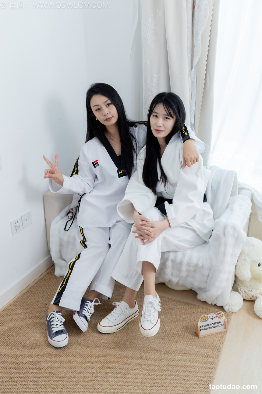 物恋传媒 No.2643 菜菜&岚岚-板鞋、薄肉丝、裤里丝、裸足 [164P1V-6.50GB]