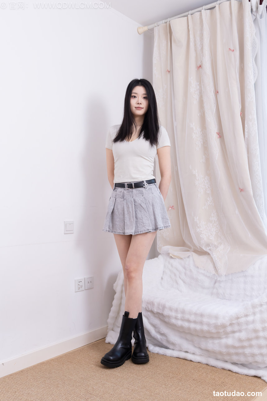 物恋传媒 No.2646 小暖-短靴、白棉袜、裸足 [153P1V-3.74GB]