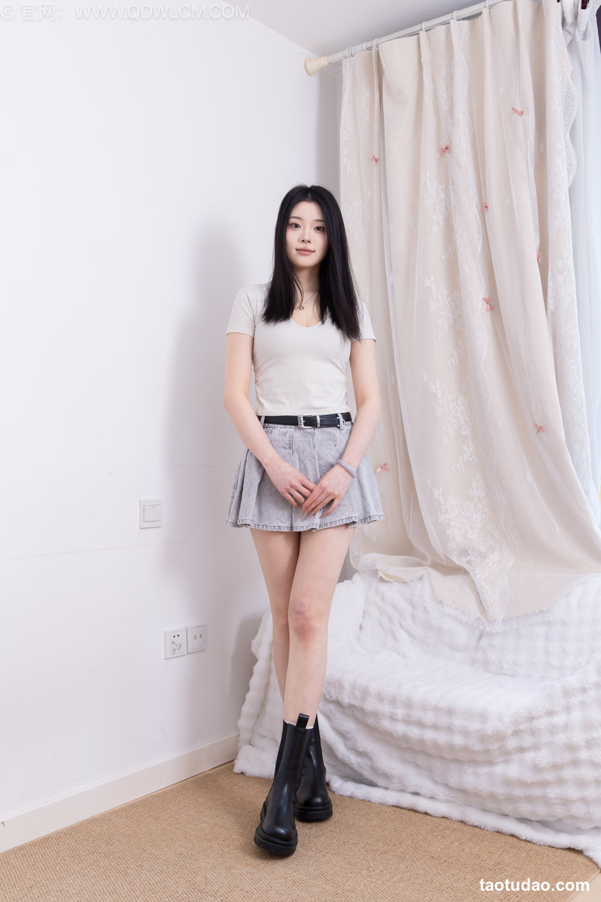 物恋传媒 No.2646 小暖-短靴、白棉袜、裸足 [153P1V-3.74GB]