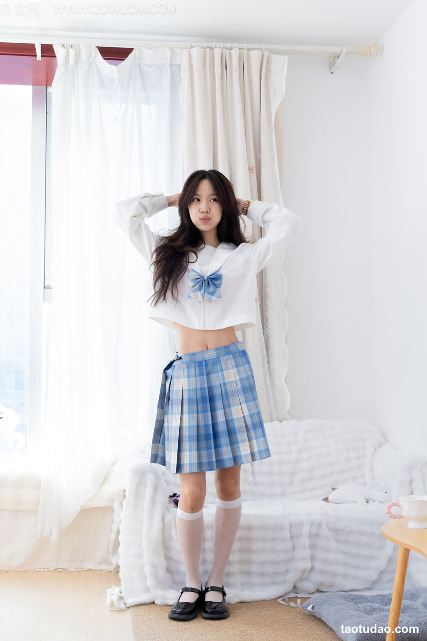 物恋传媒 No.2647 连翘-皮鞋、薄白丝小腿袜、裸足、jk制服 [167P1V-3.74GB]