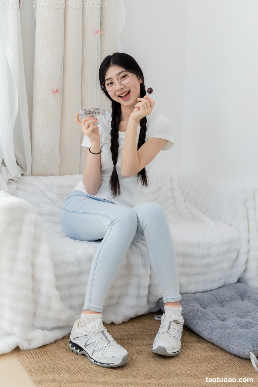 物恋传媒 No.2648 包包-运动鞋、白棉袜、裸足 [156P1V-3.79GB]