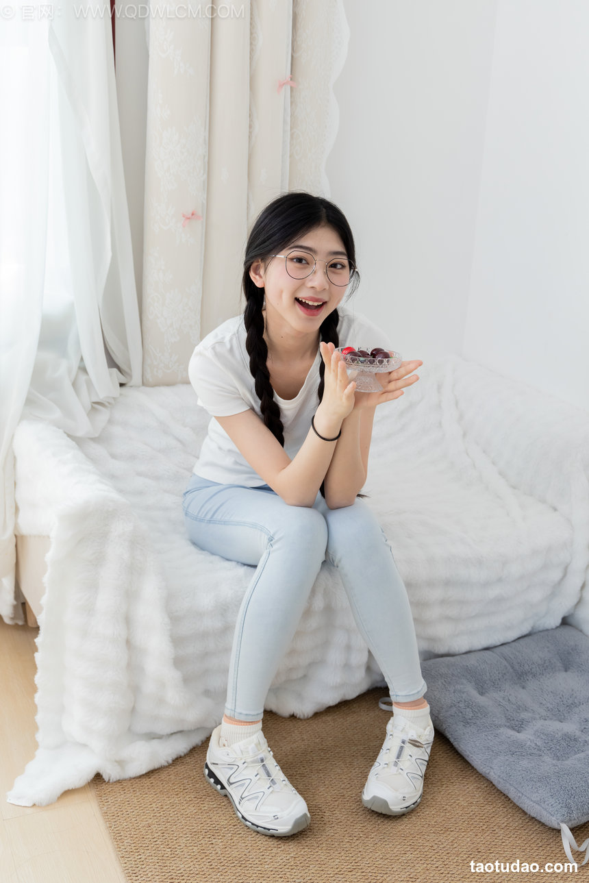 物恋传媒 No.2648 包包-运动鞋、白棉袜、裸足 [156P1V-3.79GB]