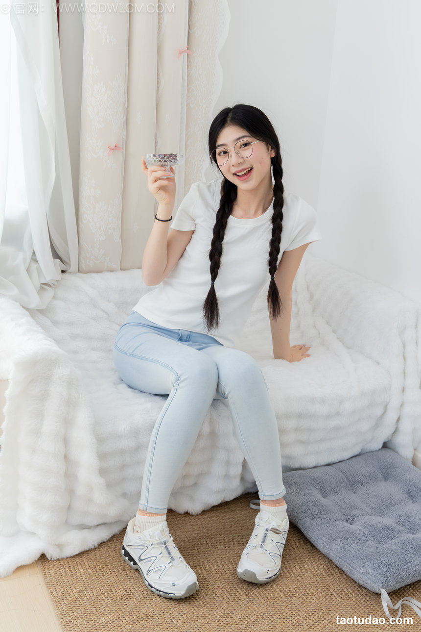 物恋传媒 No.2648 包包-运动鞋、白棉袜、裸足 [156P1V-3.79GB]