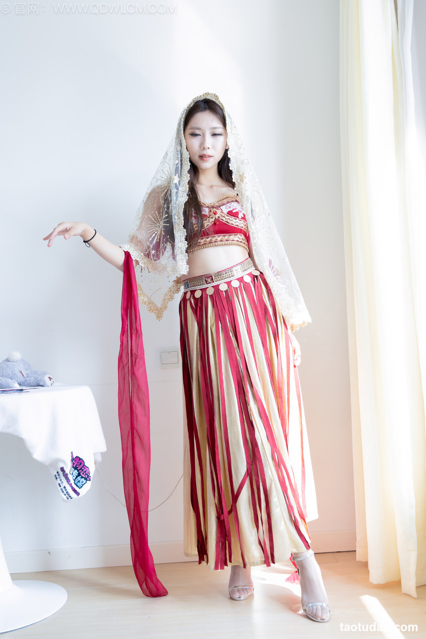 物恋传媒 No.2649 泡泡-高跟鞋、油亮薄肉丝 [160P1V-3.71GB]