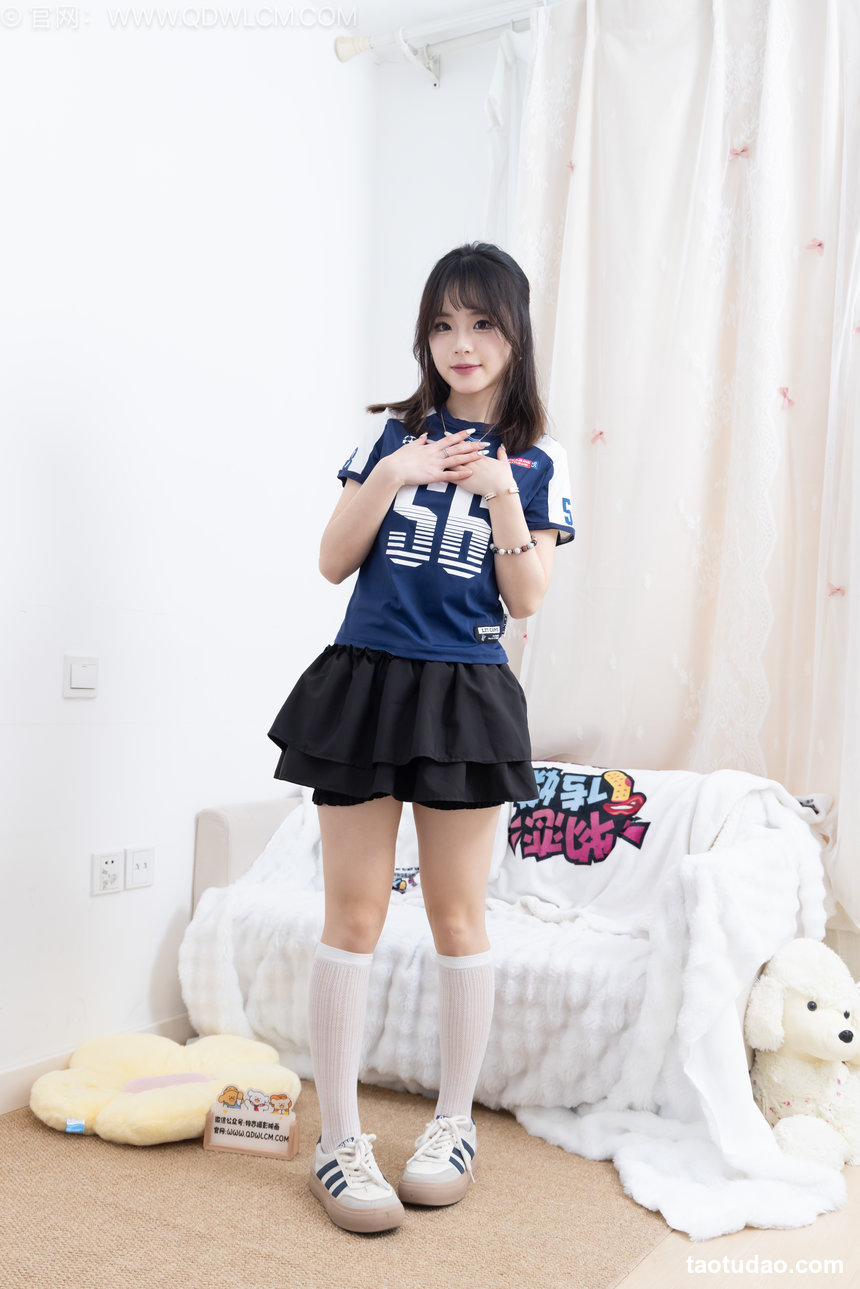 物恋传媒 No.2651 兔芽-帆布鞋、白色小腿棉袜、裸足 [172P1V-4.09GB]