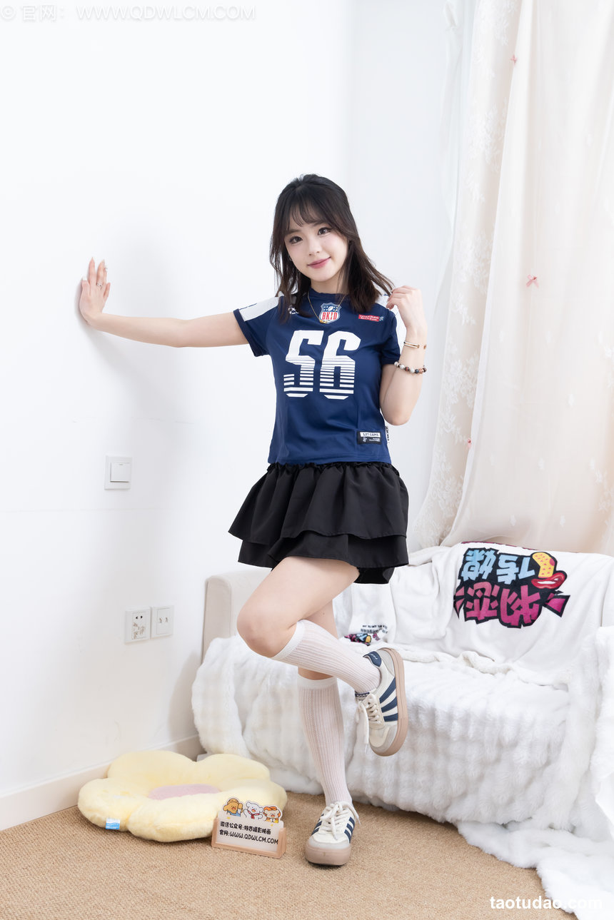 物恋传媒 No.2651 兔芽-帆布鞋、白色小腿棉袜、裸足 [172P1V-4.09GB]