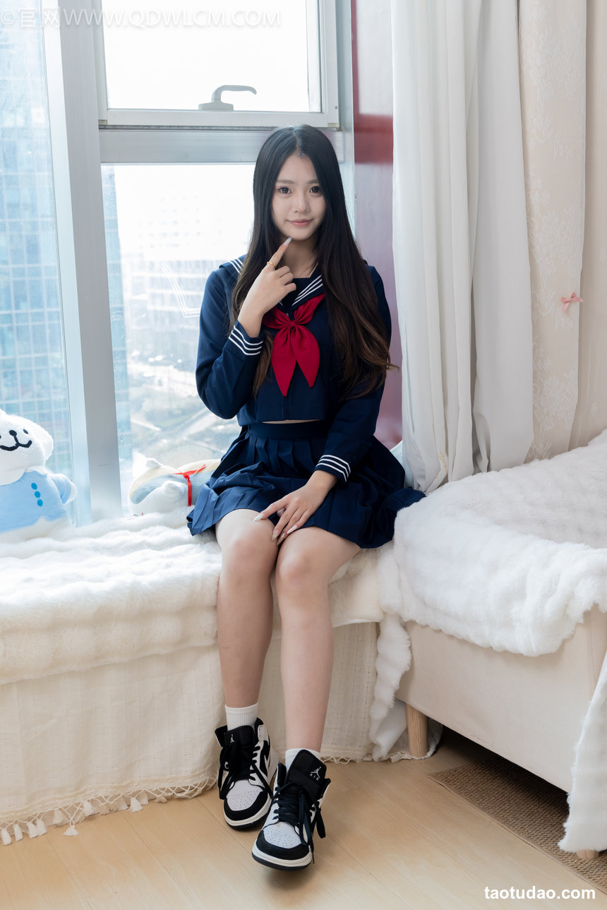 物恋传媒 No.2655 豆蔻-jk制服、板鞋、白棉袜、裸足 [157P1V-4.18GB]