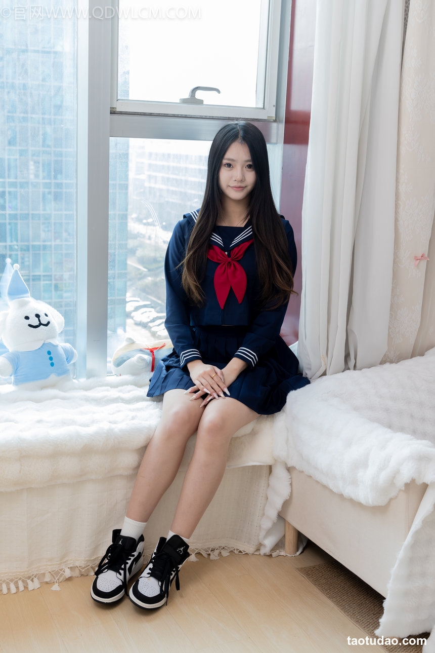 物恋传媒 No.2655 豆蔻-jk制服、板鞋、白棉袜、裸足 [157P1V-4.18GB]