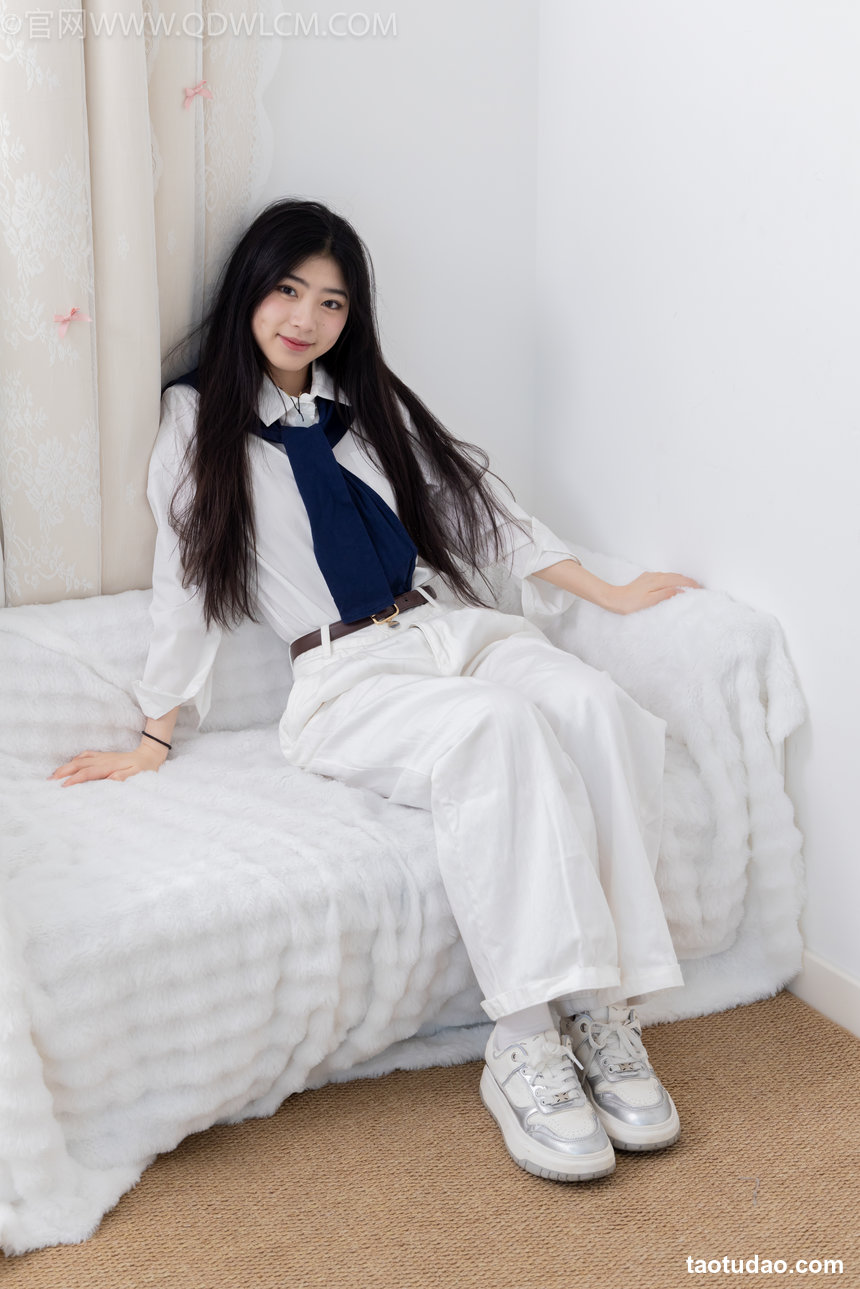 物恋传媒 No.2662 包包-运动鞋、白棉袜、裸足 [157P1V-4.25GB]