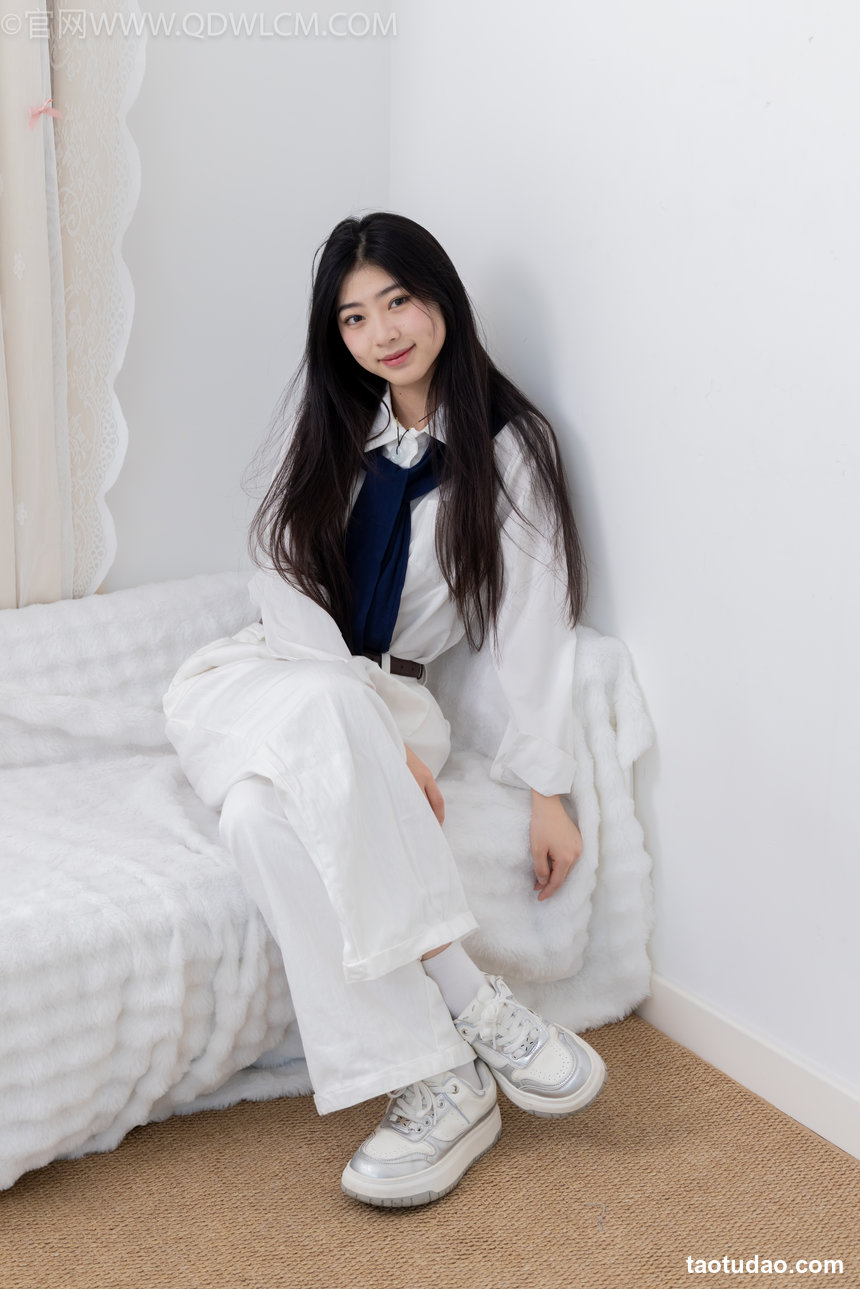 物恋传媒 No.2662 包包-运动鞋、白棉袜、裸足 [157P1V-4.25GB]