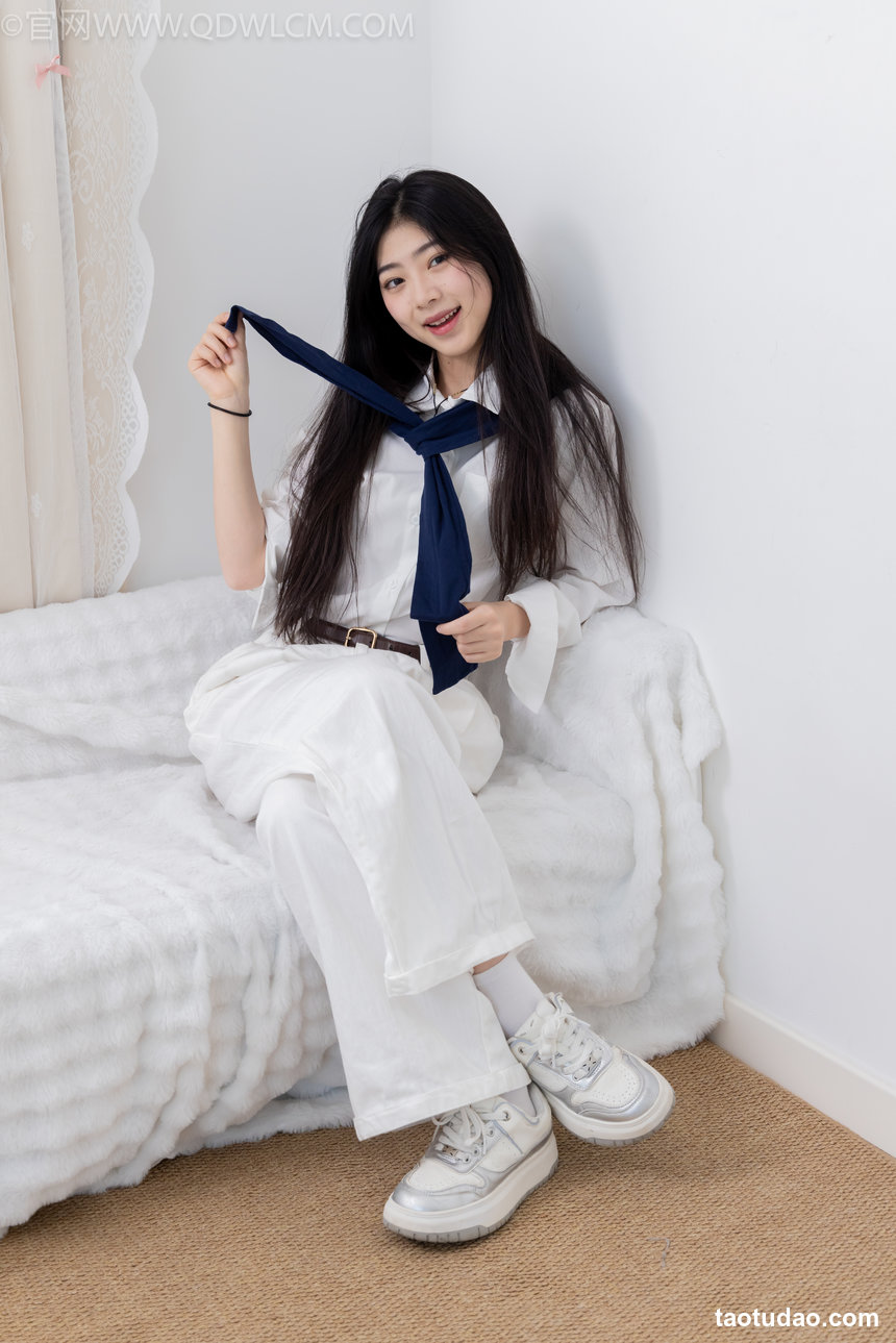 物恋传媒 No.2662 包包-运动鞋、白棉袜、裸足 [157P1V-4.25GB]