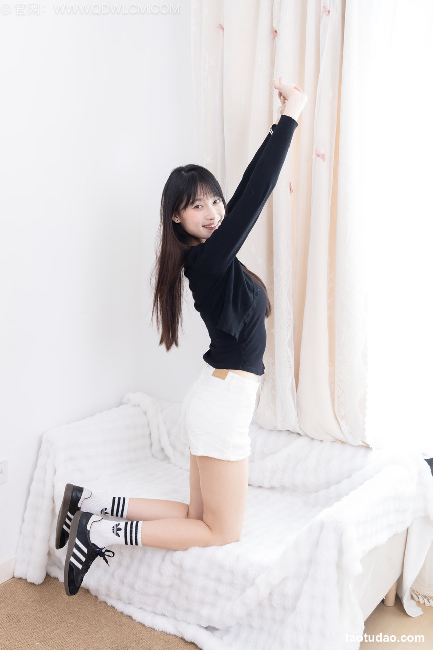 物恋传媒 No.2663 山奈-帆布鞋、自然穿脏白棉袜、裸足 [172P1V-3.24GB]