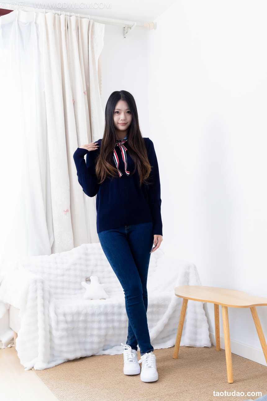 物恋传媒 No.2664 豆蔻-板鞋、纯白棉袜、裸足 [150P1V-3.67GB]