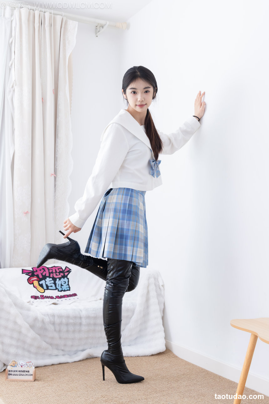 物恋传媒 No.2665 青提-高跟长靴、薄黑丝、jk制服 [154P1V-3.84GB]