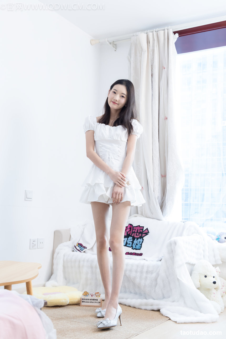 物恋传媒 No.2671 沉香-高跟鞋、白棉袜、裸足 [150P1V-4.25GB]