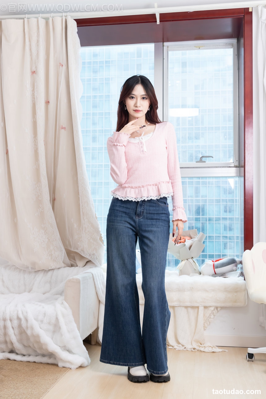 物恋传媒 No.2673 苹果-马丁短靴、白棉袜、裸足 [151P1V-4.08GB]