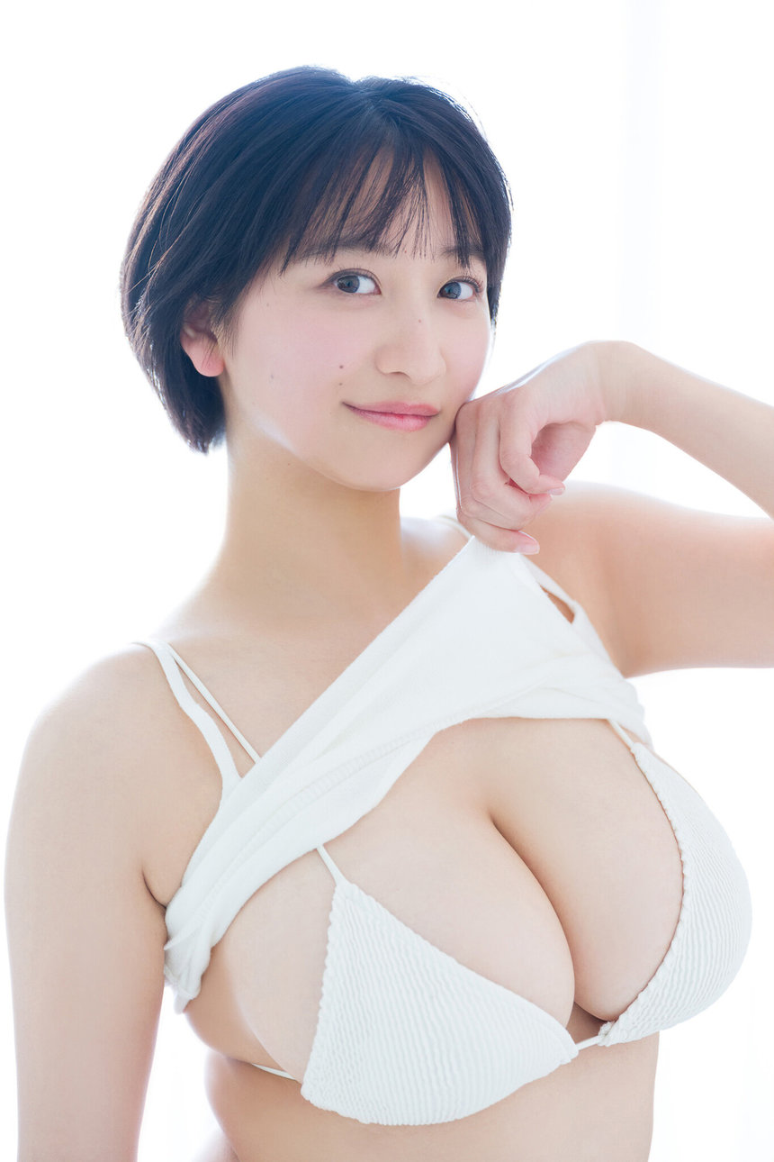 榎原依那写真集「クロニクル未公開カット」